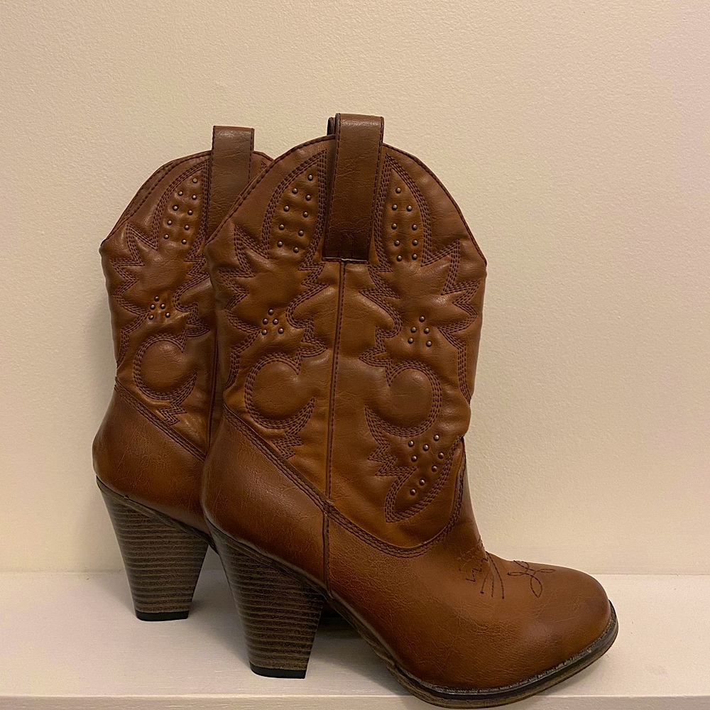 BRAND NEW mid-calf MIA cowgirl heel boots size 7